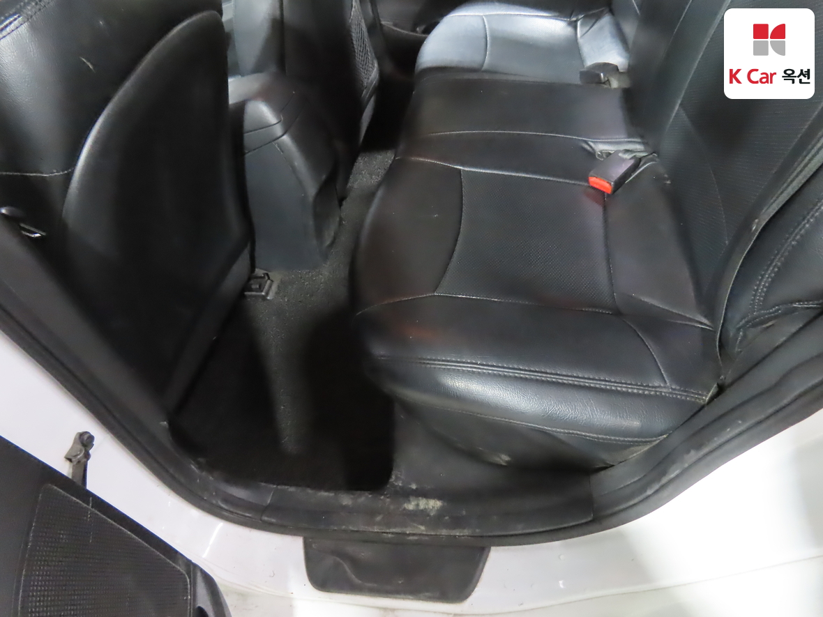 Hyundai Elantra - 25