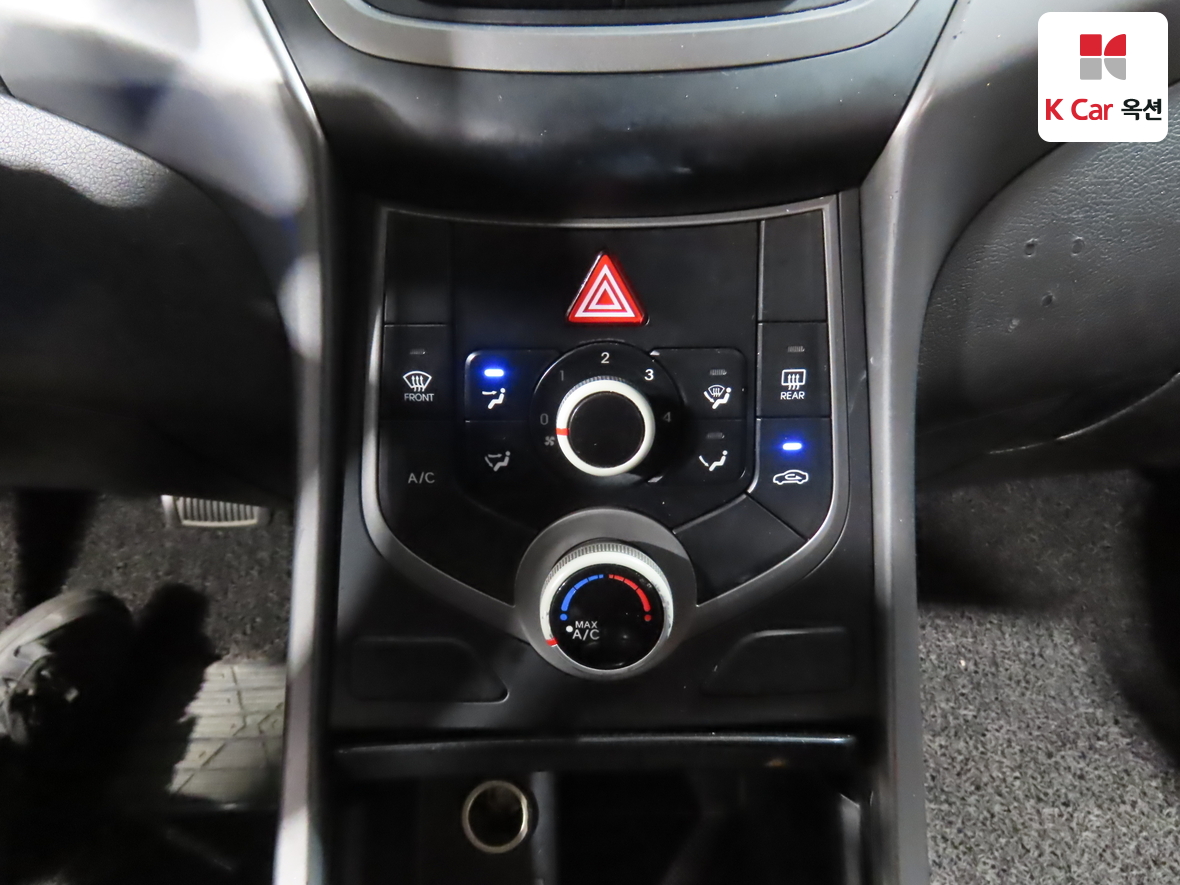 Hyundai Elantra - 16