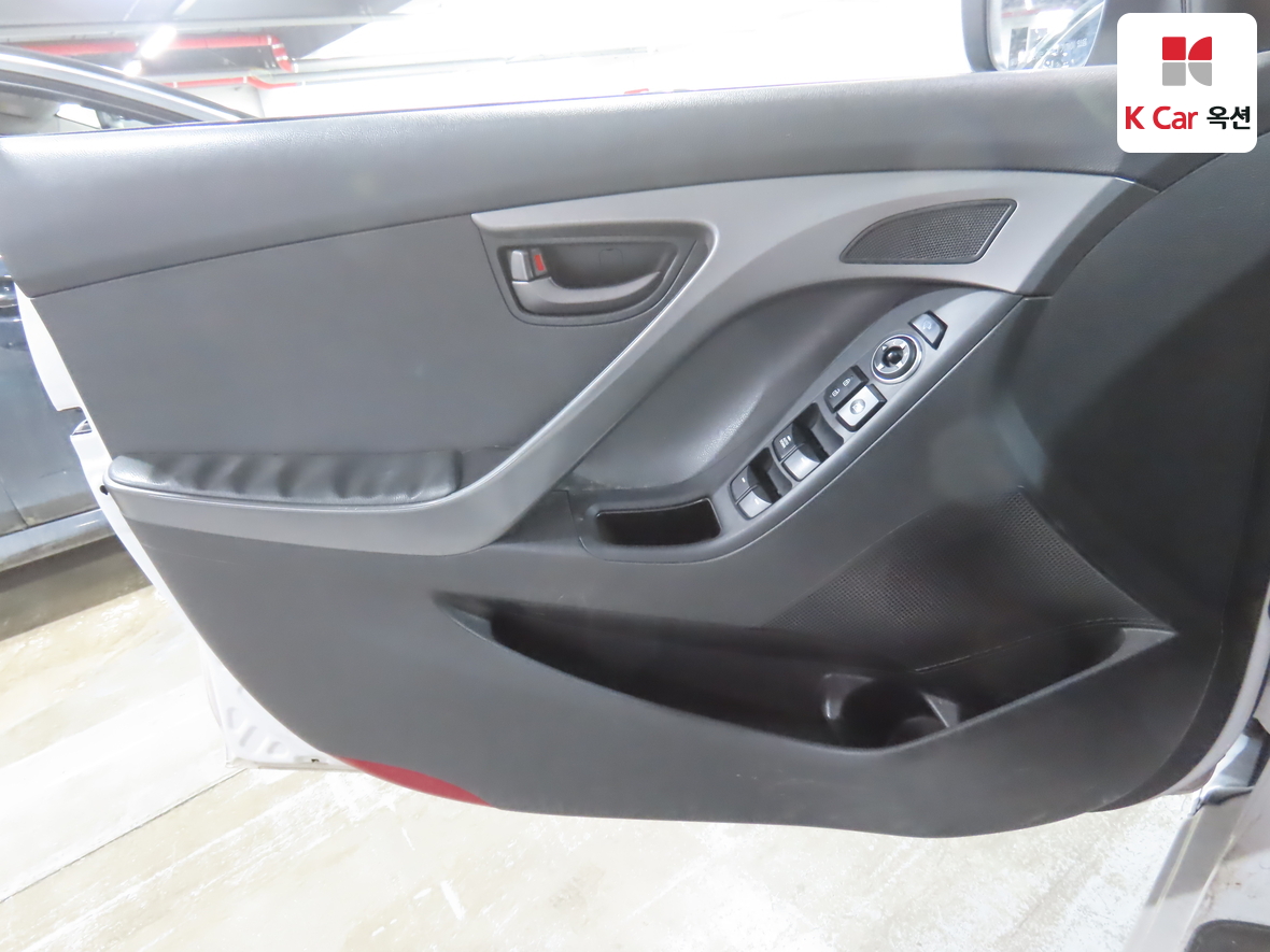 Hyundai Elantra - 8