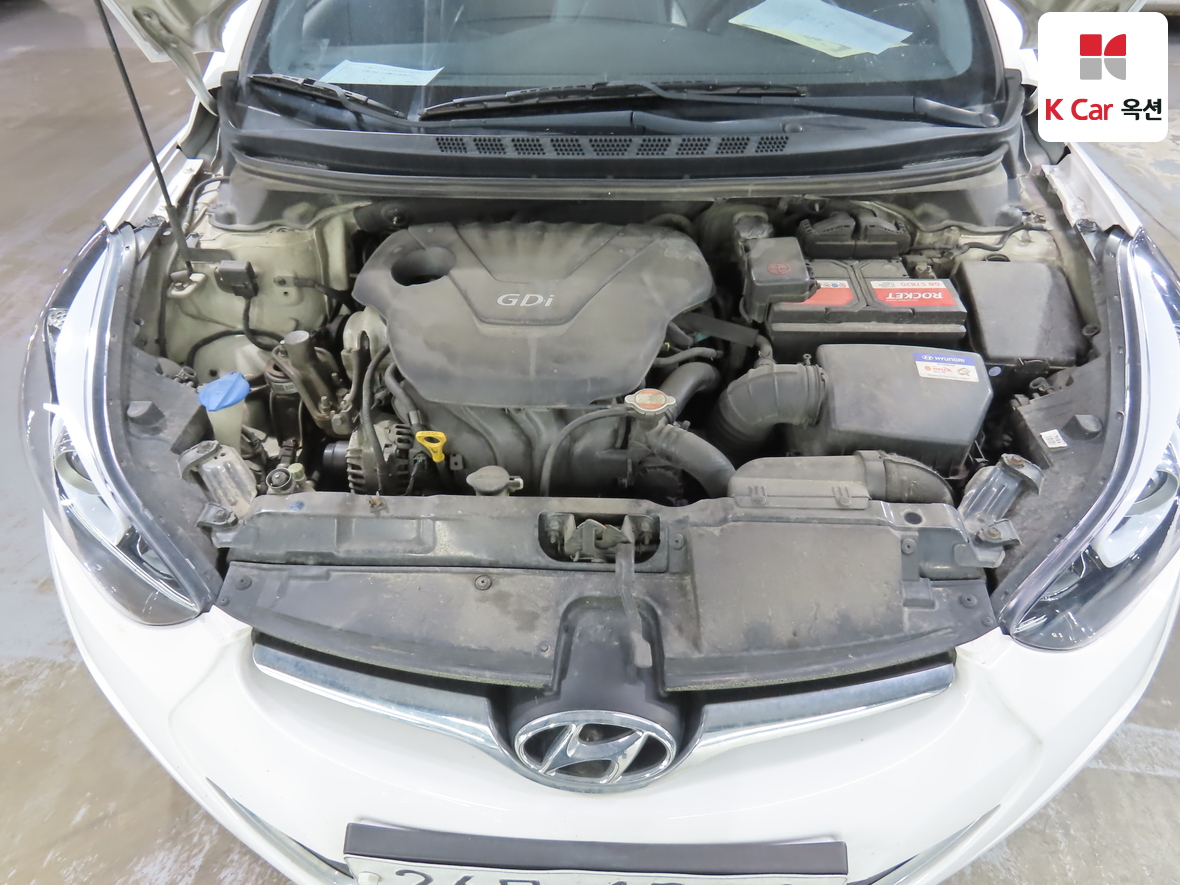 Hyundai Elantra - 34
