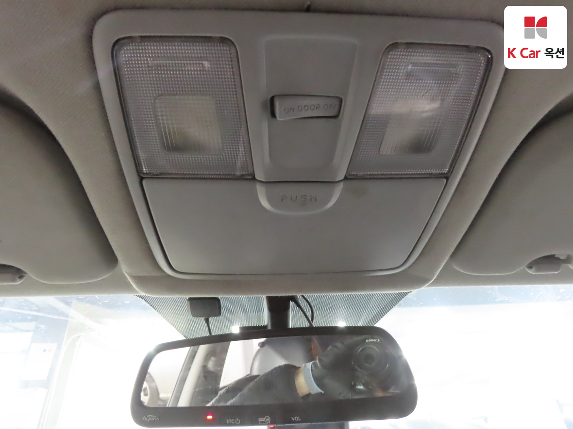 Hyundai Elantra - 12