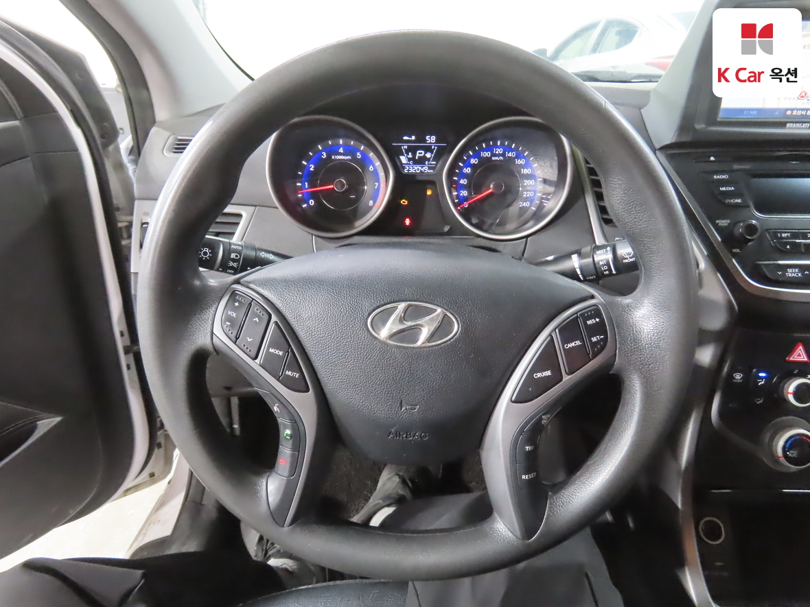 Hyundai Elantra - 10