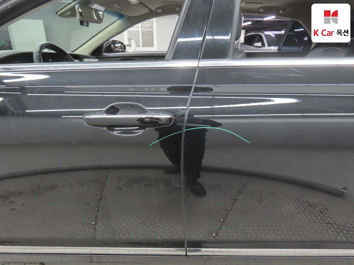 Genesis G90 - 40