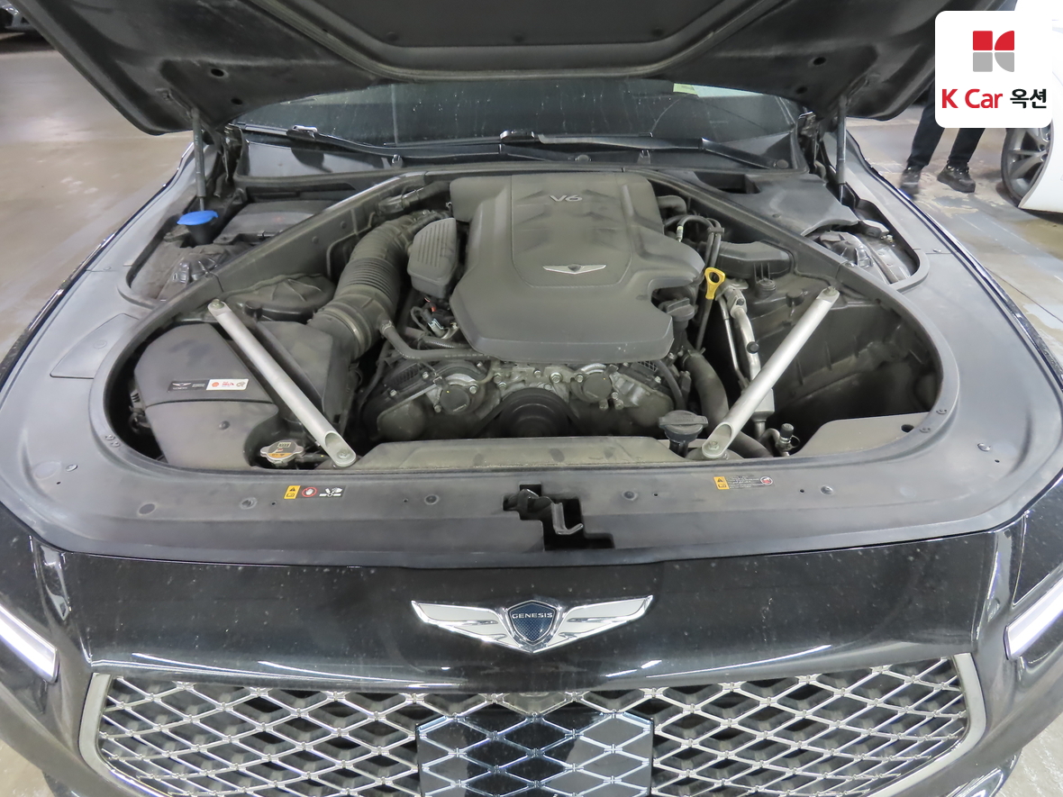 Genesis G90 - 36
