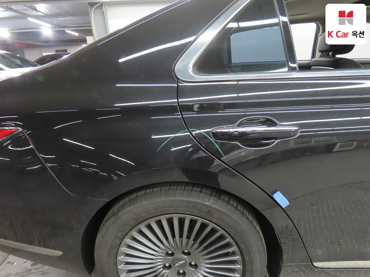 Genesis G90 - 42