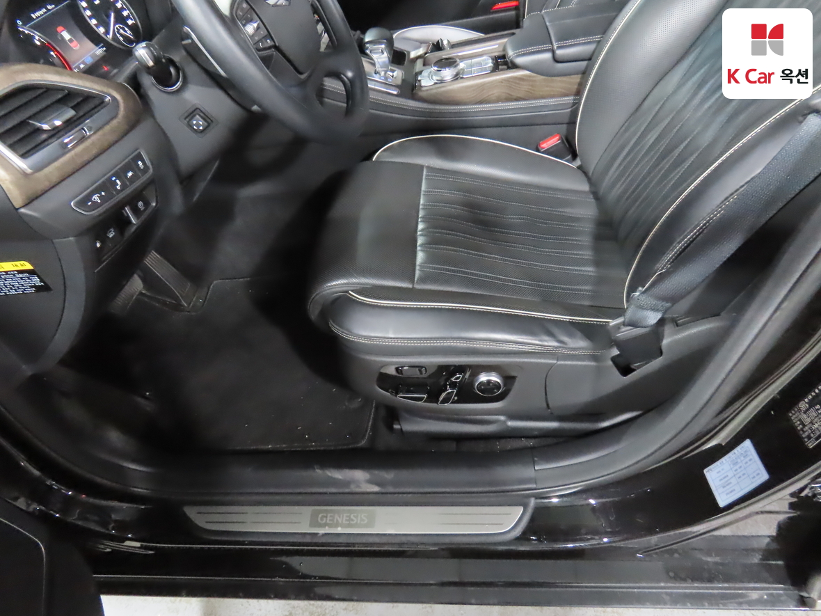 Genesis G90 - 18