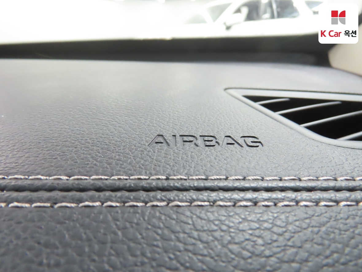 Genesis G90 - 34