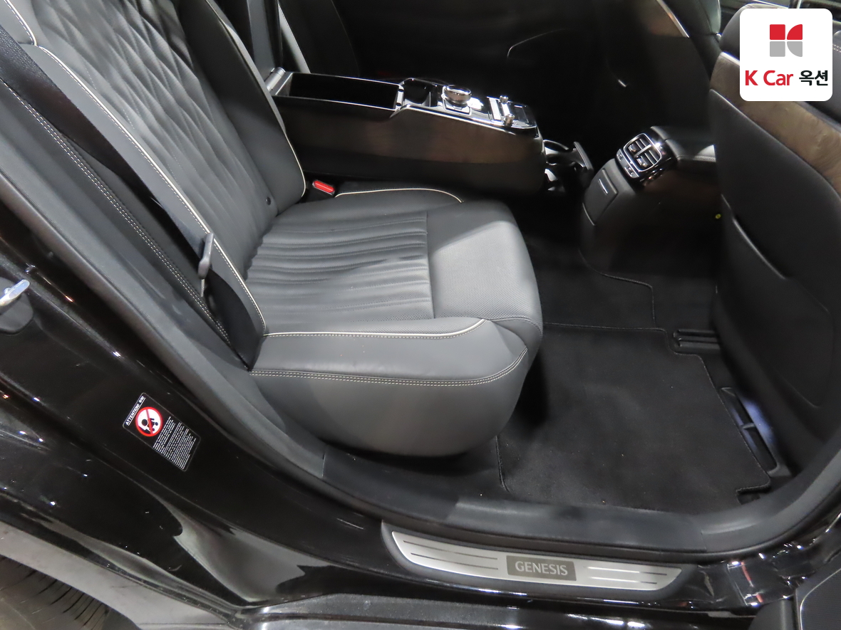 Genesis G90 - 31