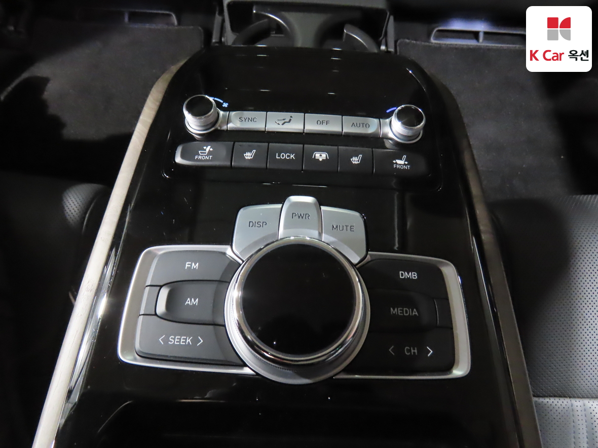 Genesis G90 - 26