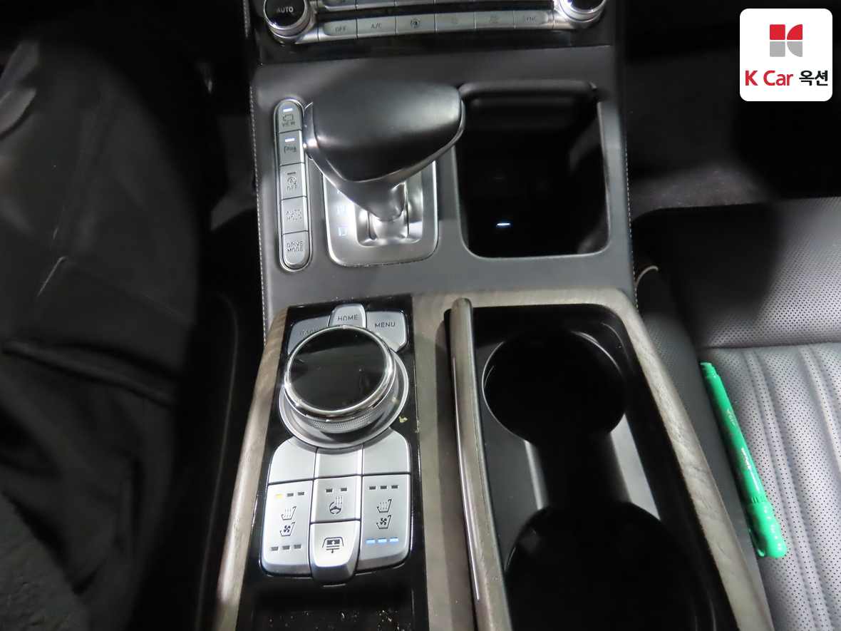 Genesis G90 - 16