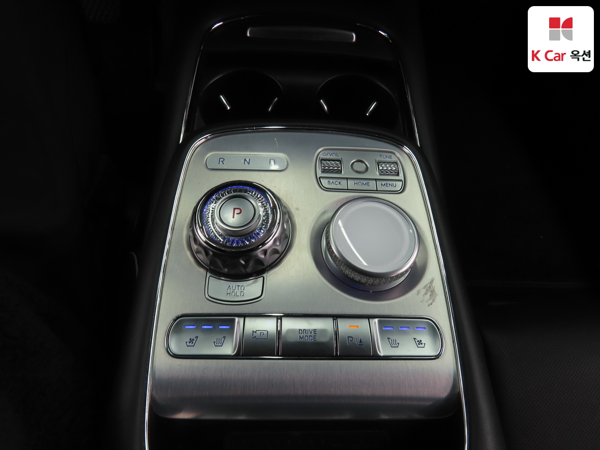 Genesis G90 - 16