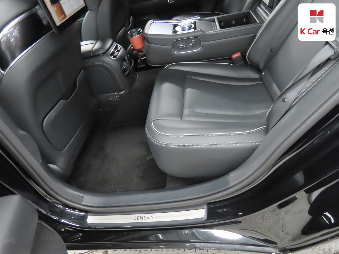 Genesis G90 - 23