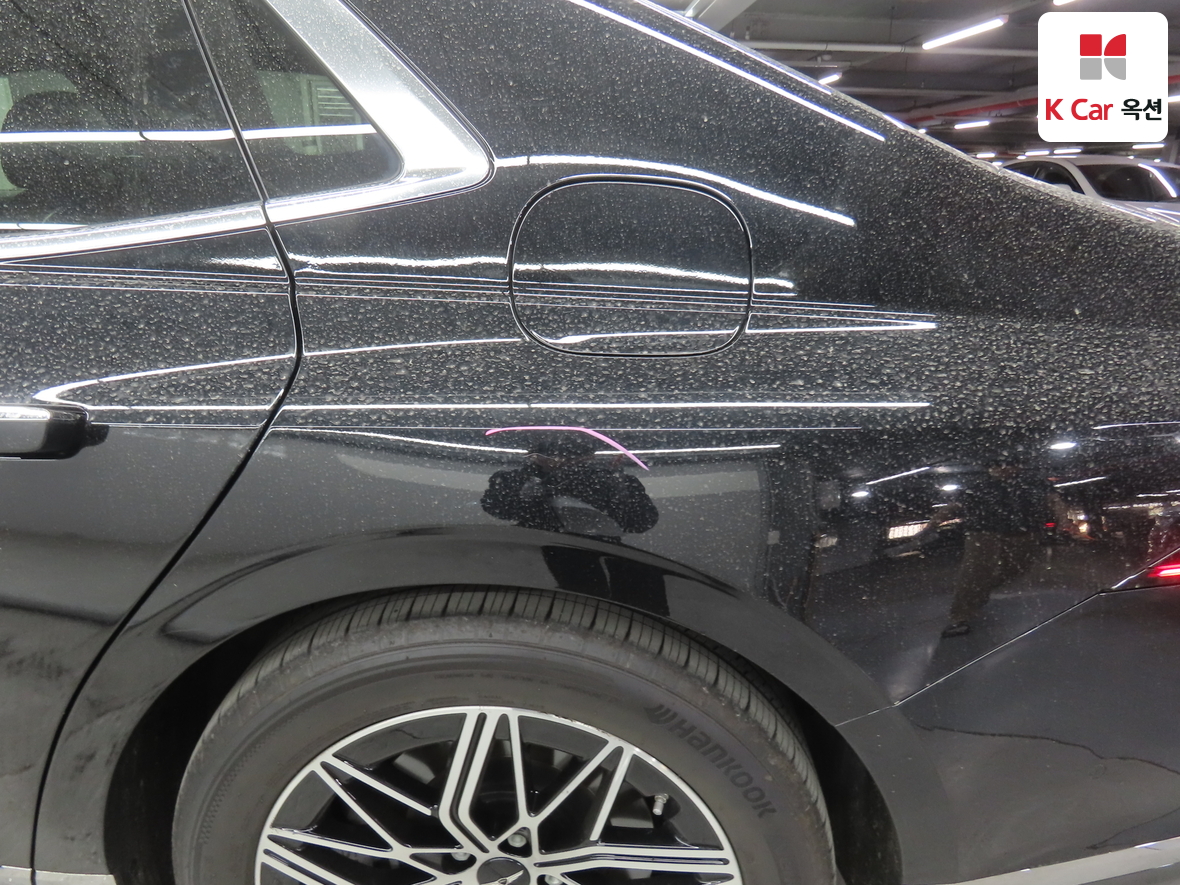 Genesis G90 - 40