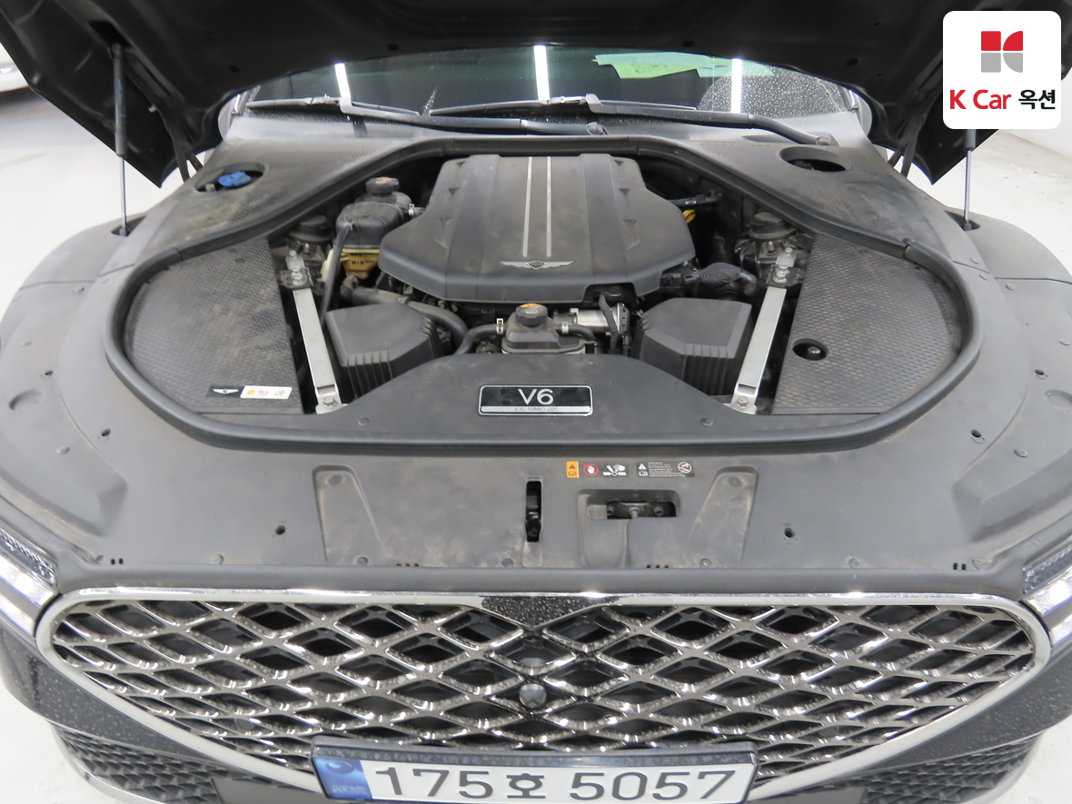 Genesis G90 - 35