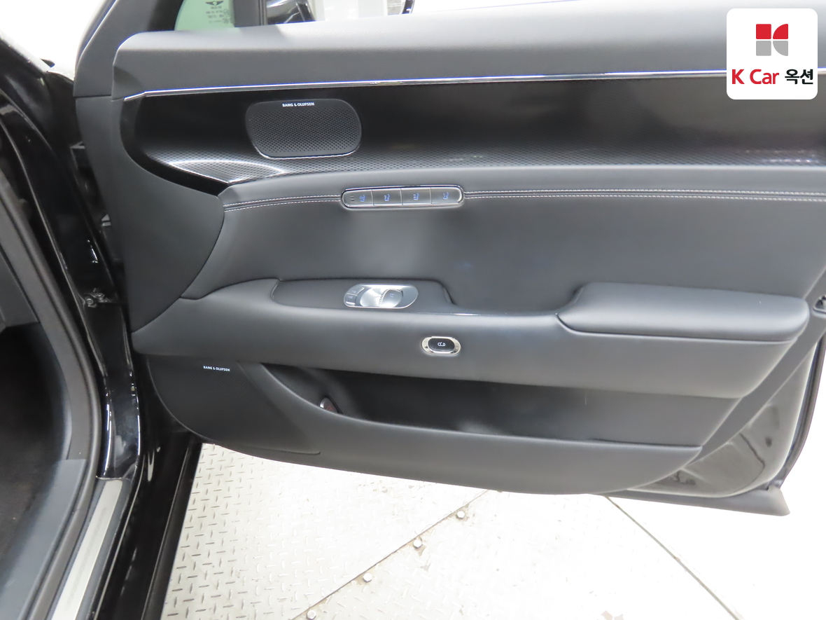 Genesis G90 - 31