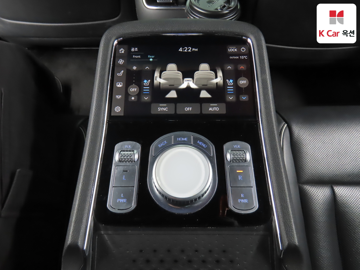 Genesis G90 - 25