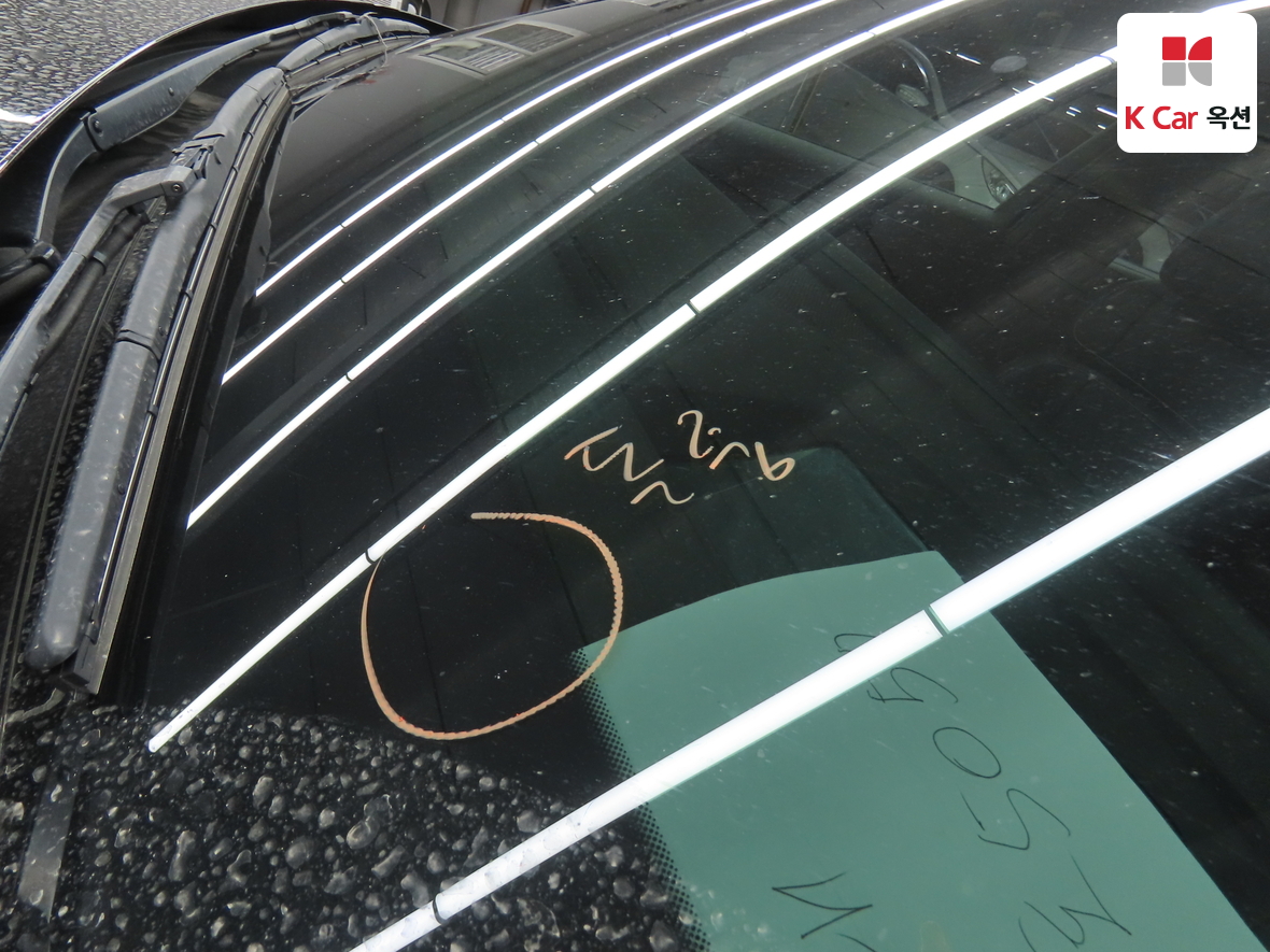 Genesis G90 - 36