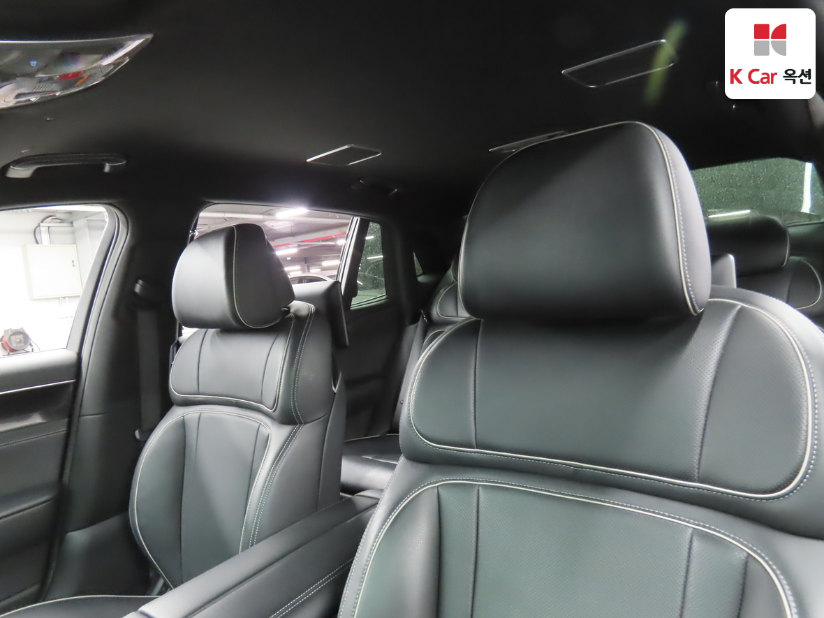 Genesis G90 - 19