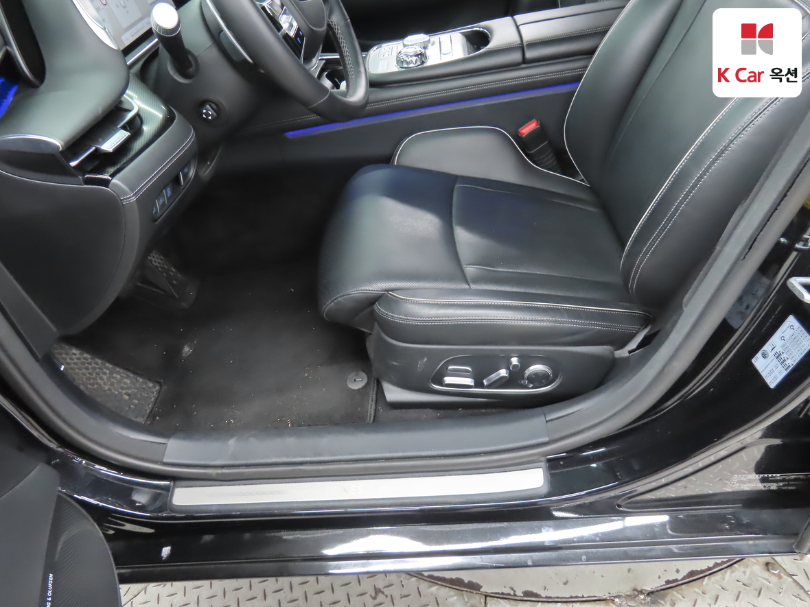 Genesis G90 - 18