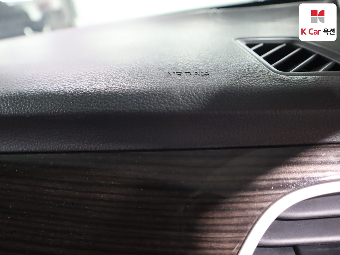 Genesis G80 - 30