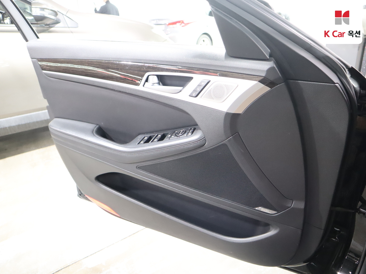 Genesis G80 - 8
