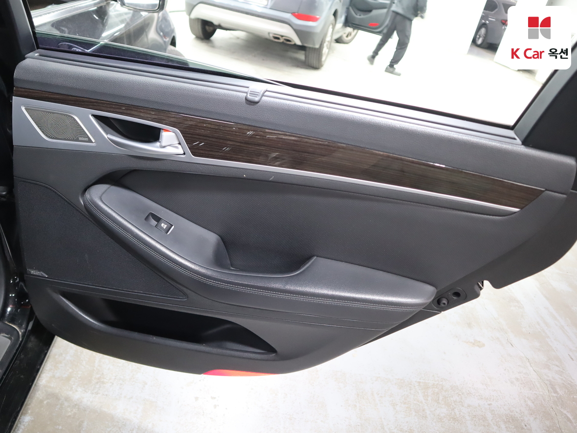 Genesis G80 - 26