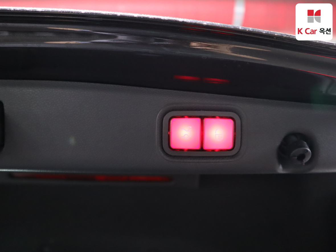 مرسيدس بنز إي كلاس 2021 - صورة 27