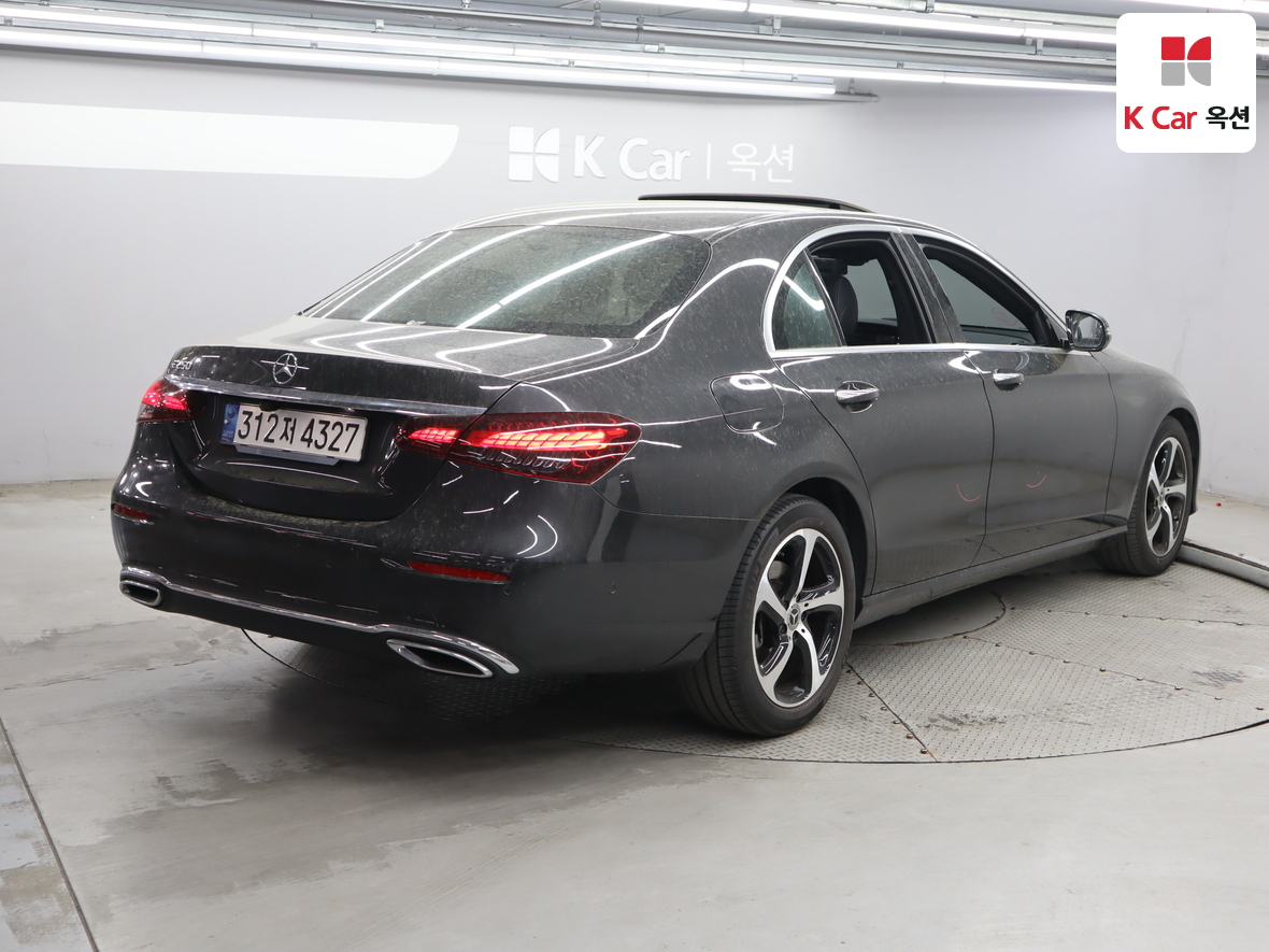 مرسيدس بنز إي كلاس 2021 - صورة 2