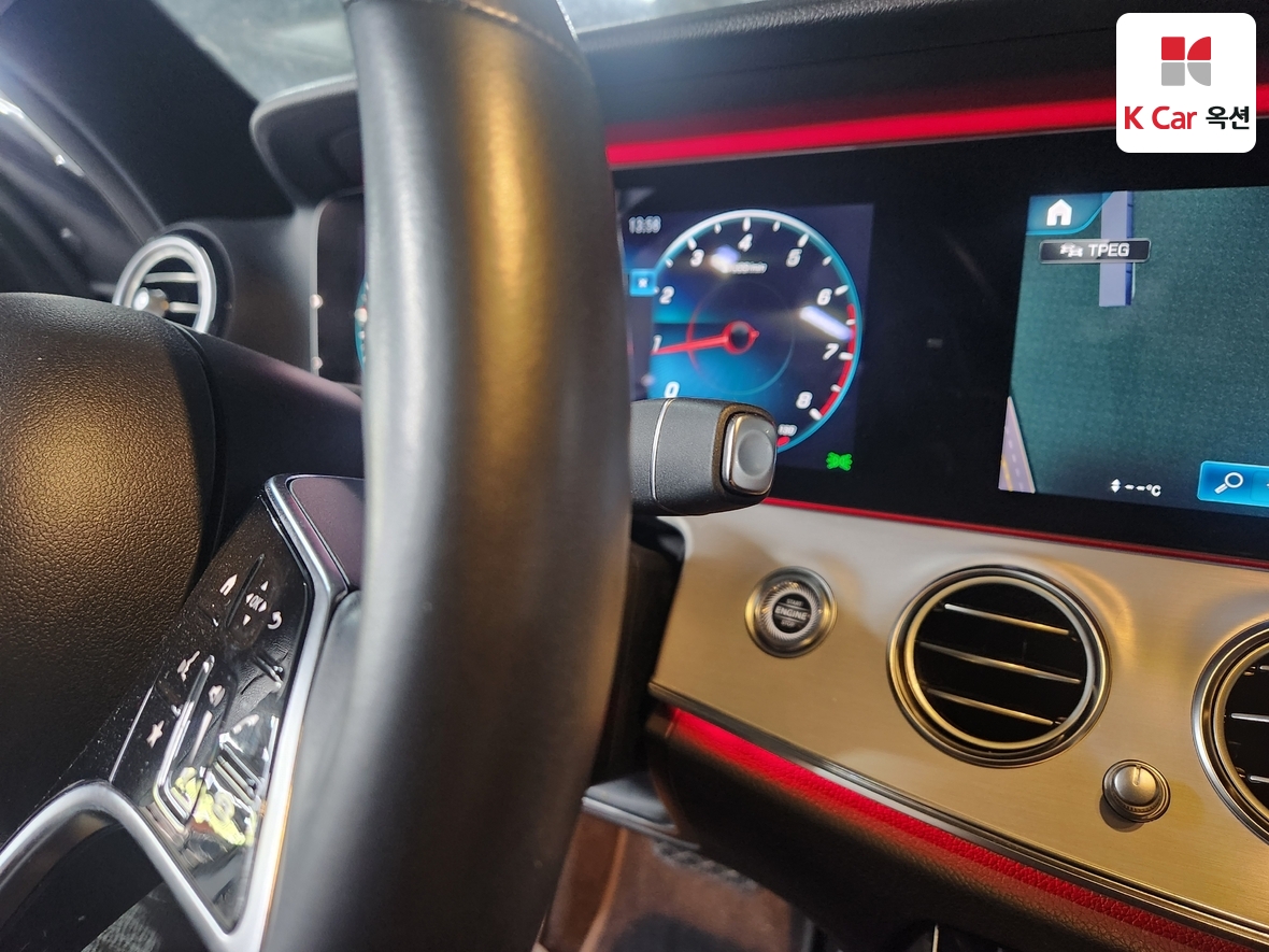 مرسيدس بنز إي كلاس 2021 - صورة 11