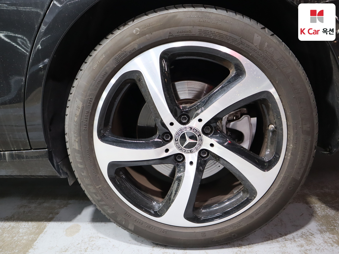 مرسيدس بنز إي كلاس 2021 - صورة 40