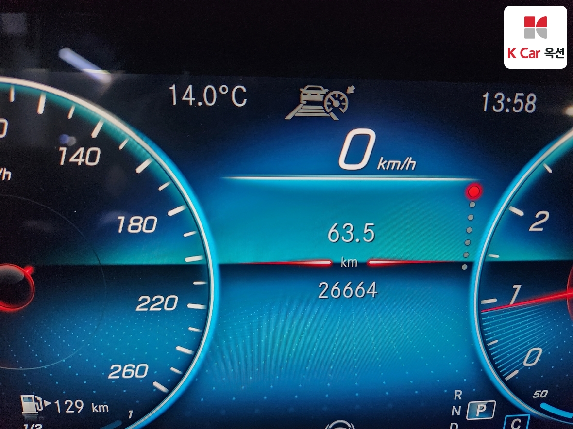 مرسيدس بنز إي كلاس 2021 - صورة 4