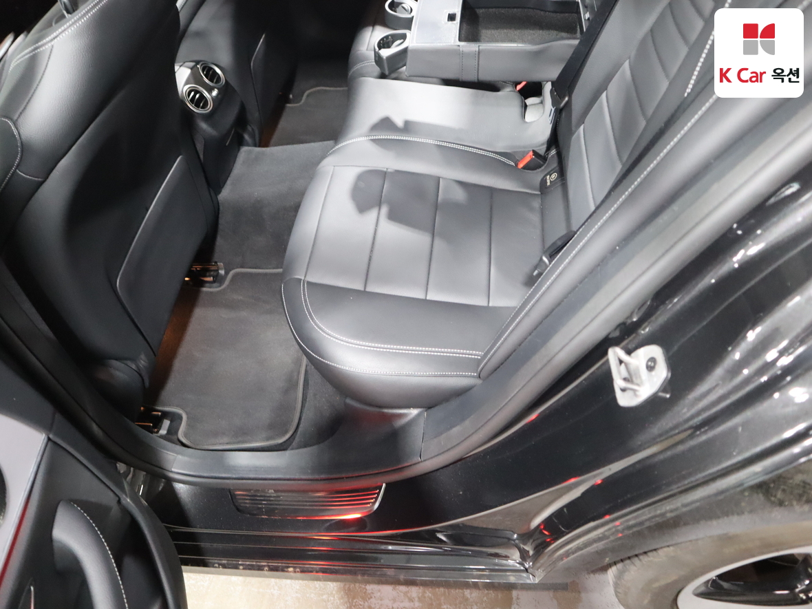 مرسيدس بنز إي كلاس 2021 - صورة 24