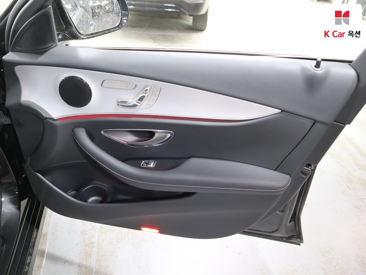 مرسيدس بنز إي كلاس 2021 - صورة 30