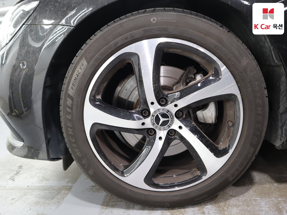 مرسيدس بنز إي كلاس 2021 - صورة 41