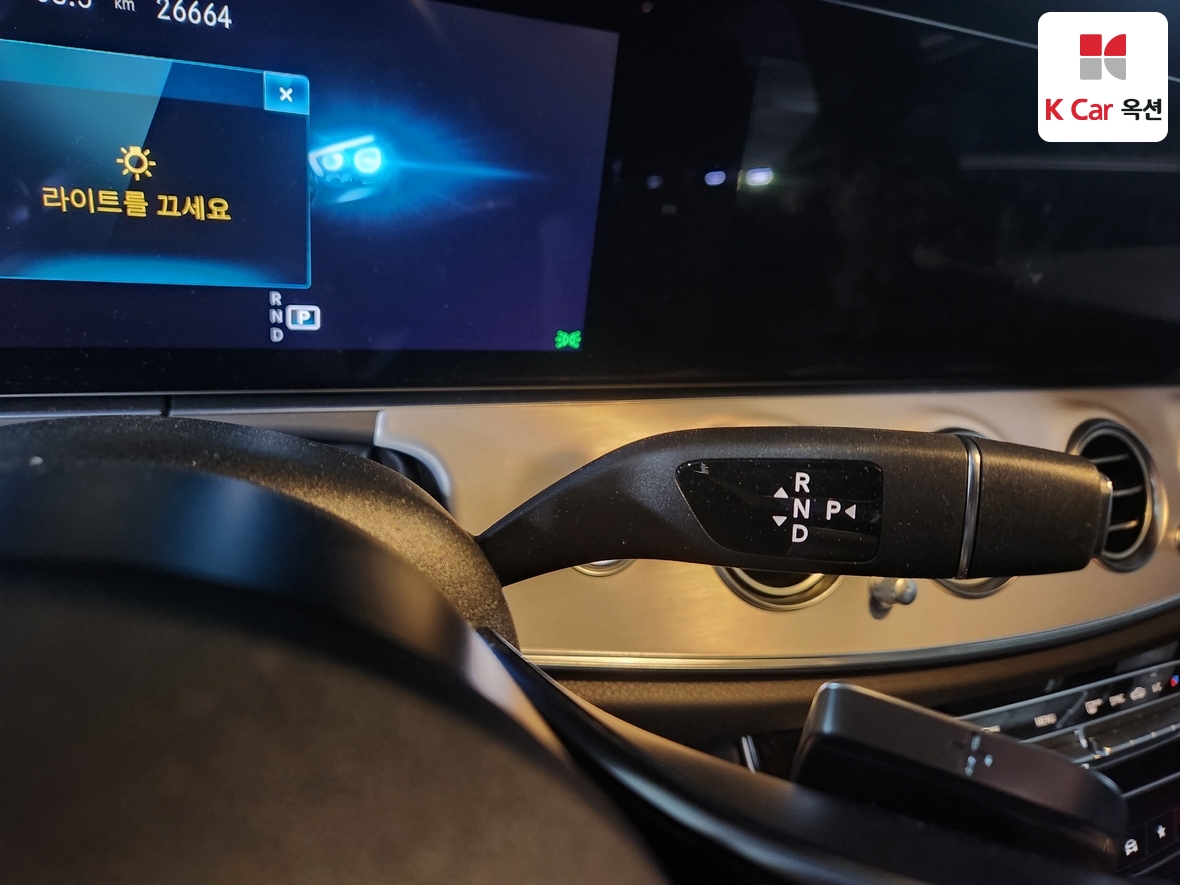 مرسيدس بنز إي كلاس 2021 - صورة 17