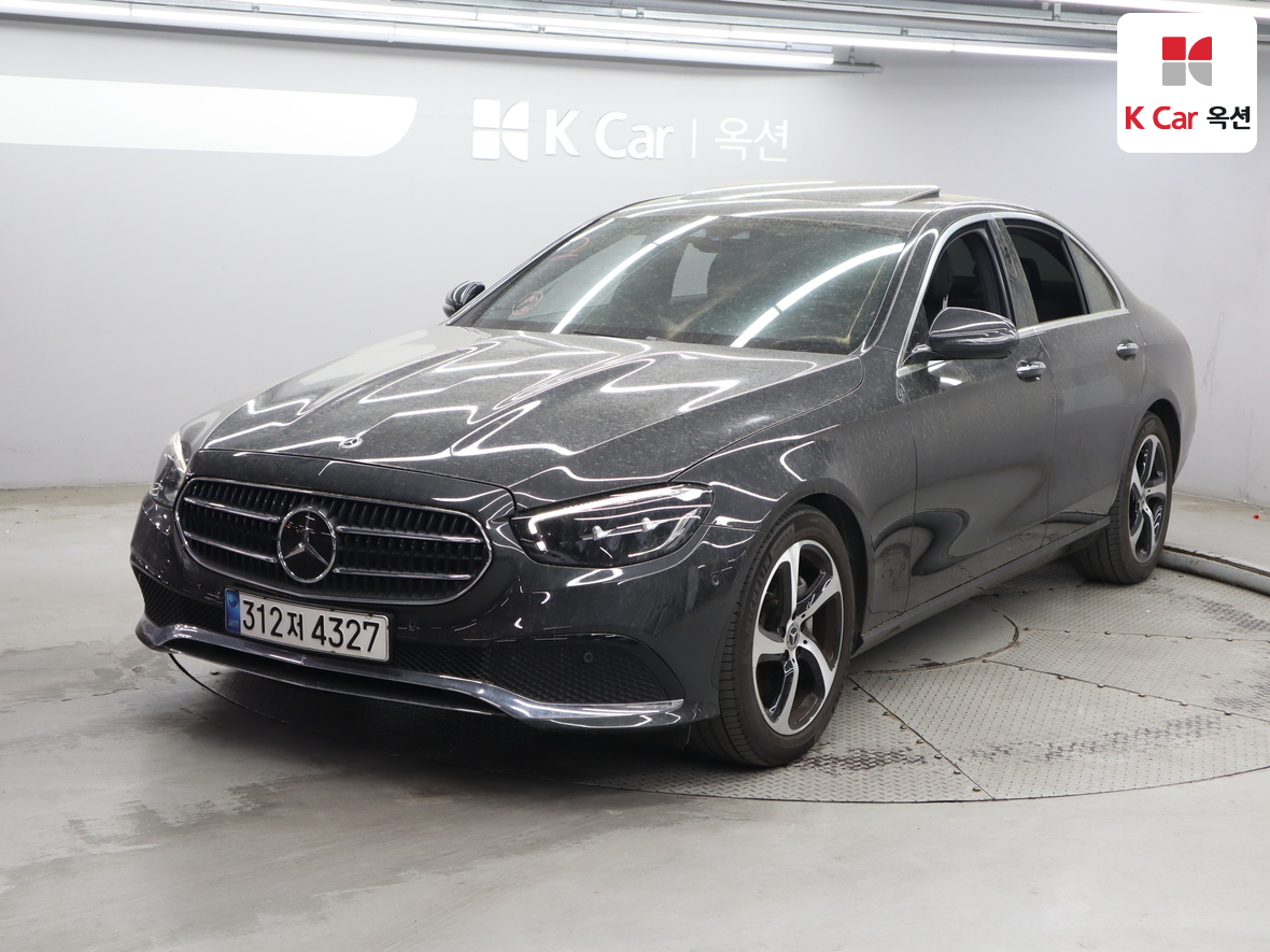 مرسيدس بنز إي كلاس 2021 - صورة 1