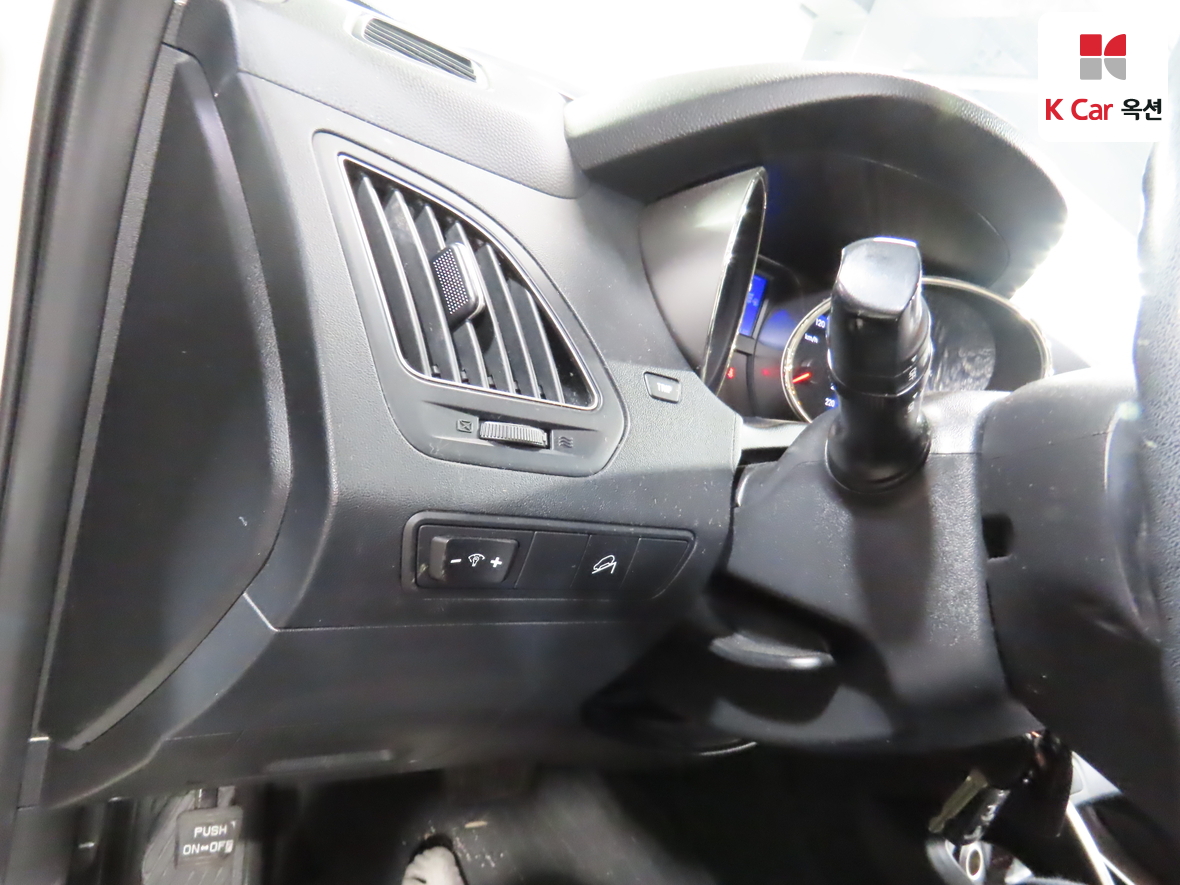 Hyundai Tucson 2011 - Image 9
