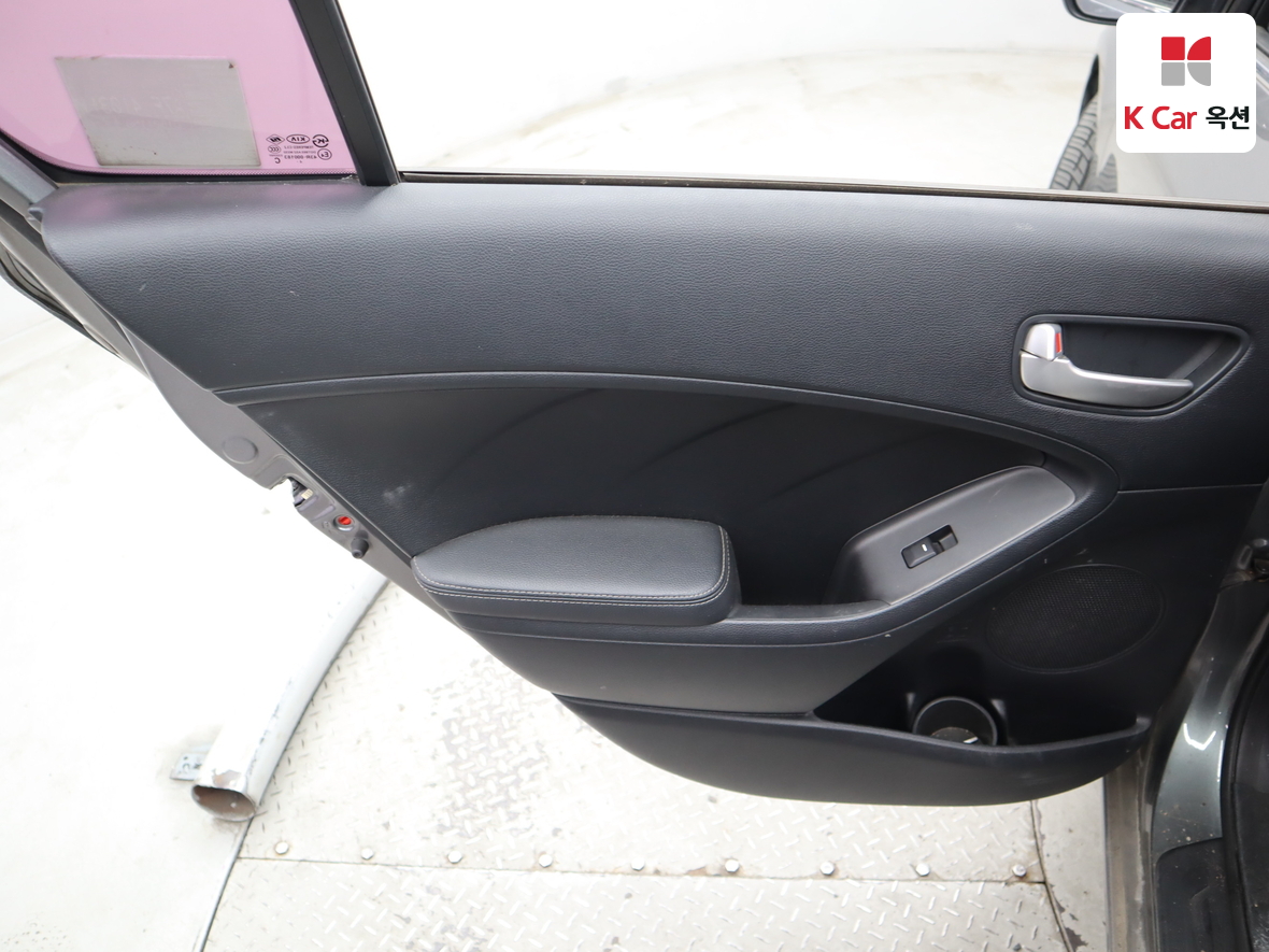 Kia K3 2015 - Image 21