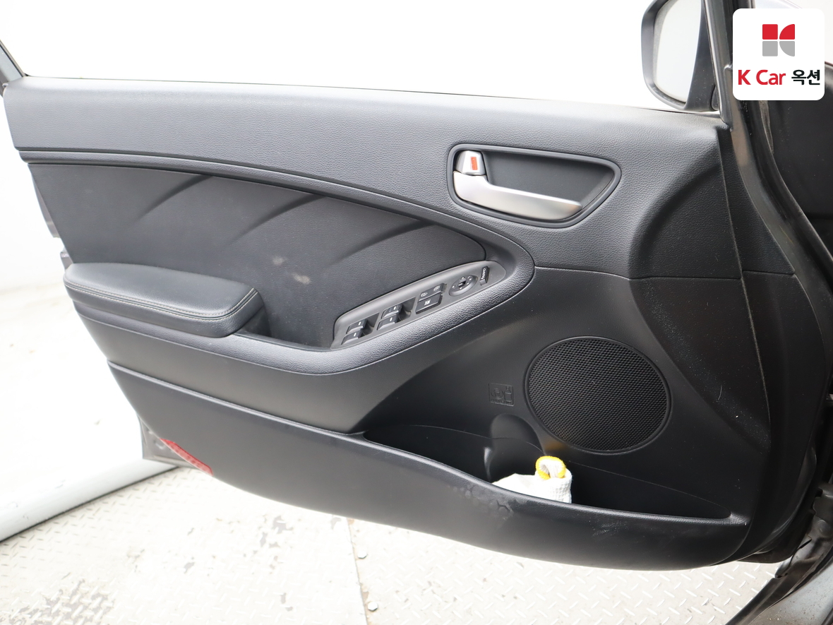 Kia K3 2015 - Image 8