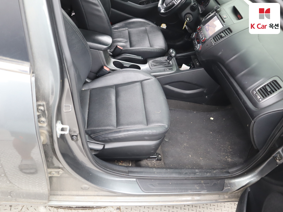 Kia K3 2015 - Image 28