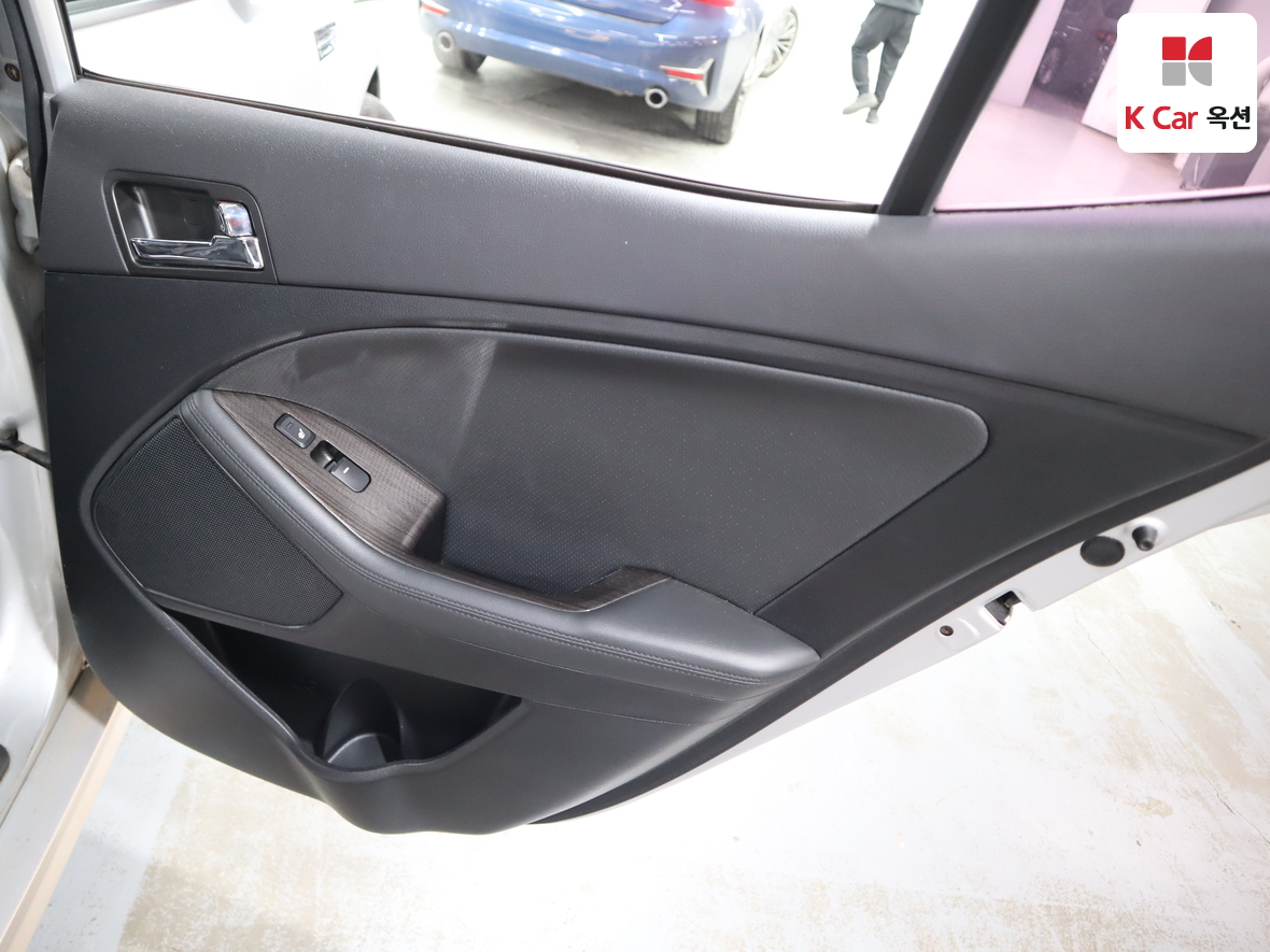 Kia K5 2013 - Image 25