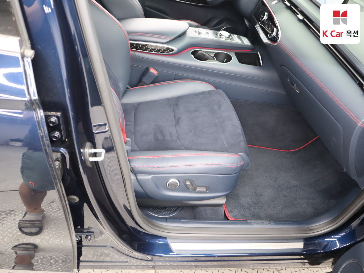 Genesis GV70 - 30