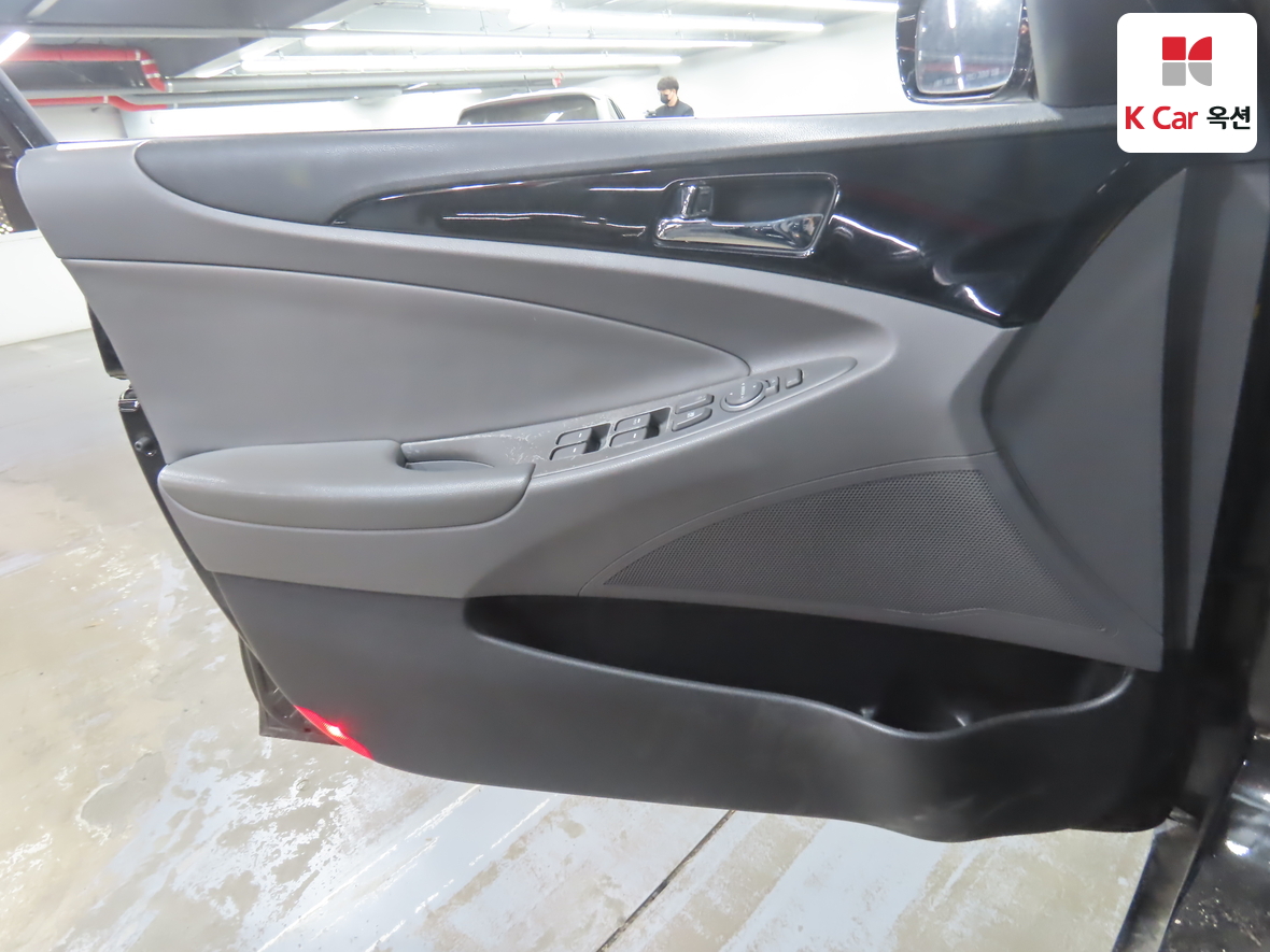 Hyundai Sonata 2010 - Image 8