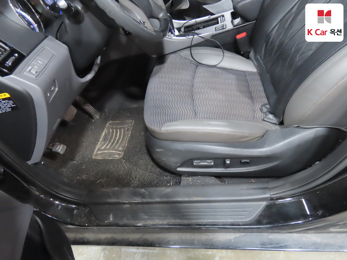 Hyundai Sonata 2010 - Image 17