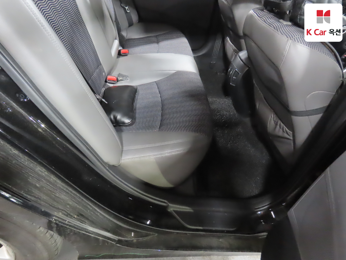 Hyundai Sonata 2010 - Image 26