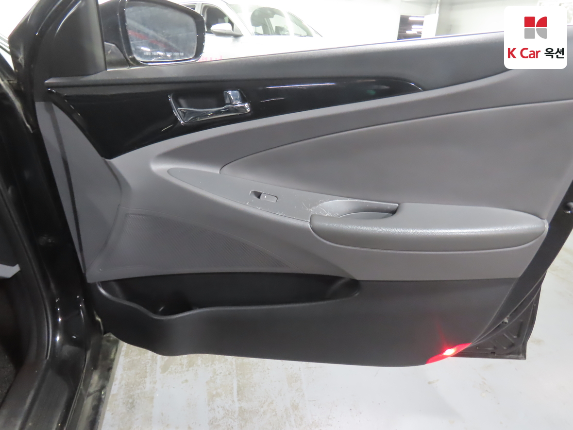 Hyundai Sonata 2010 - Image 27