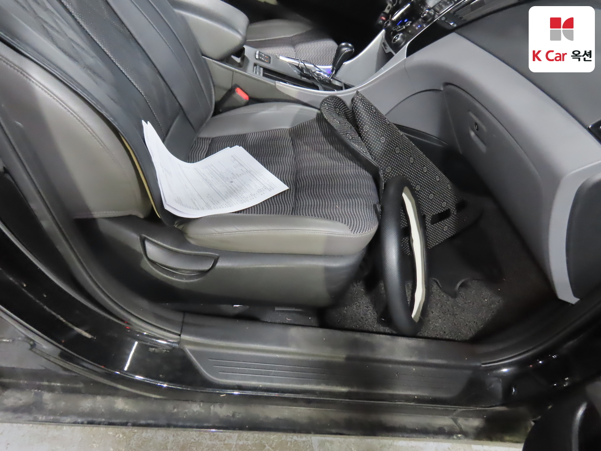 Hyundai Sonata 2010 - Image 28