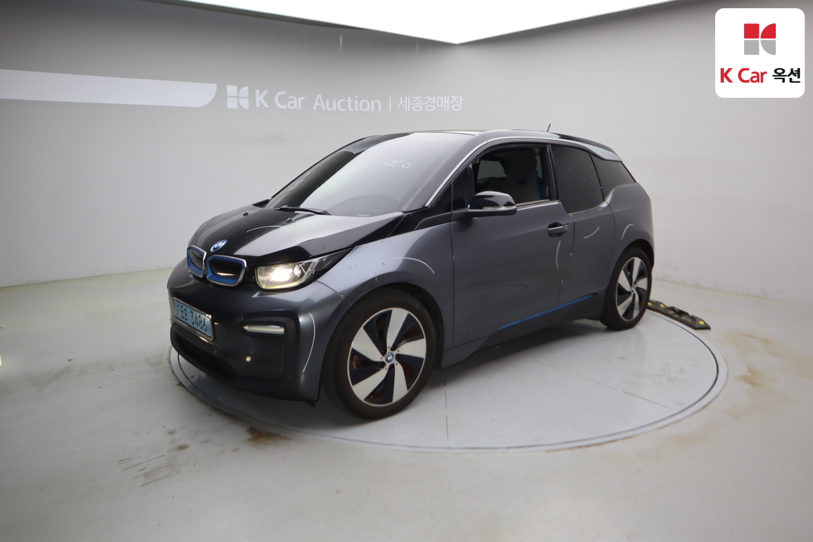 بي إم دبليو i3 - 1