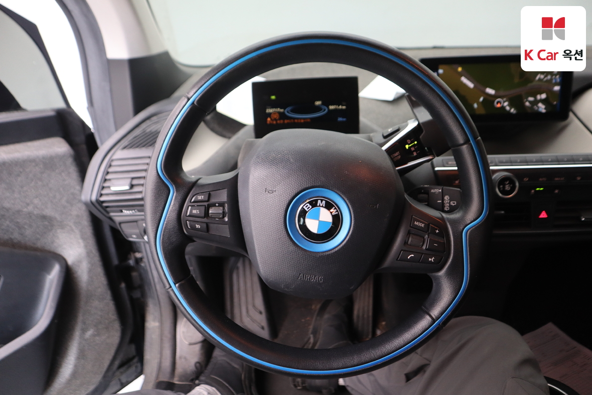 بي إم دبليو i3 - 10