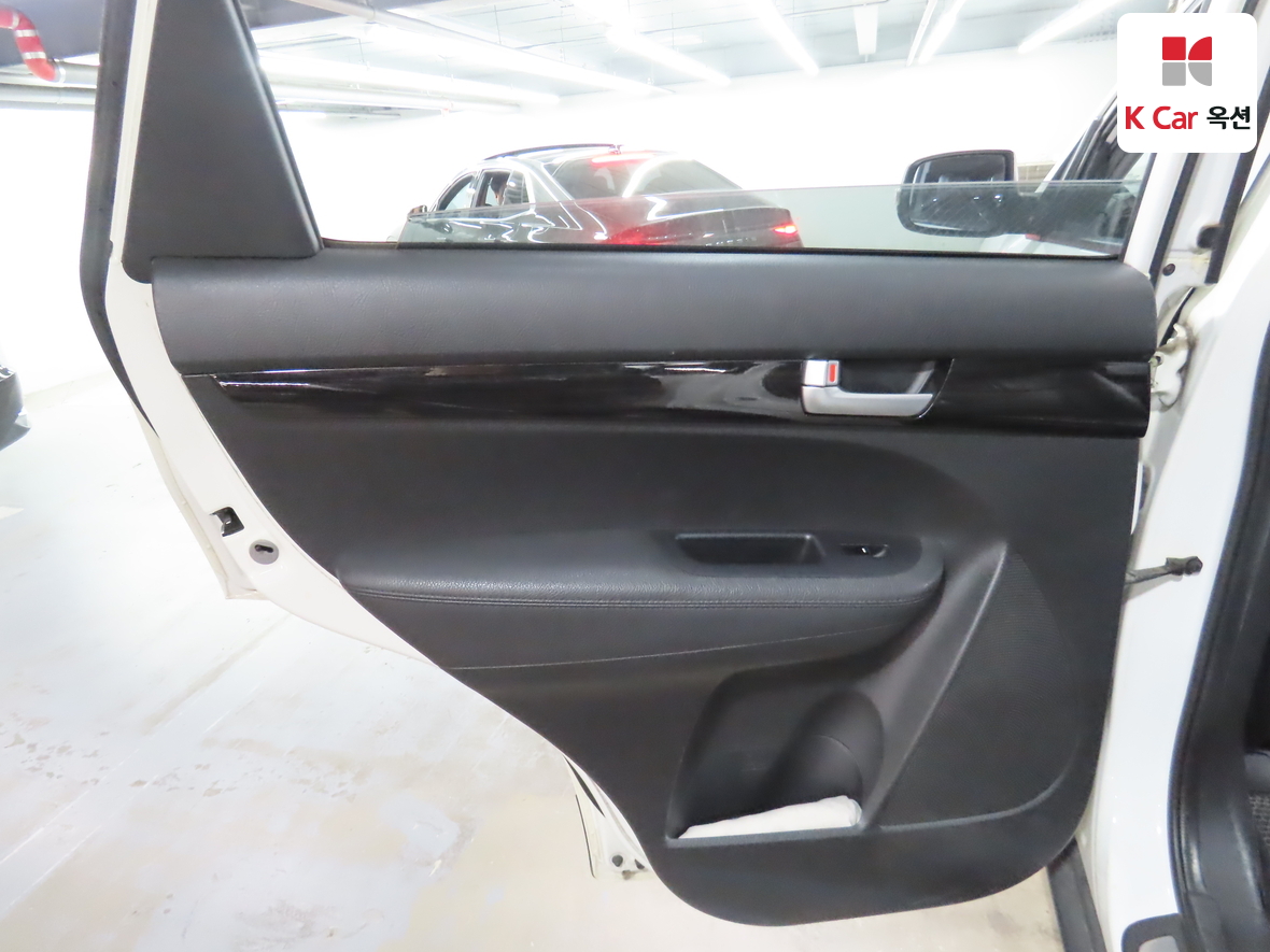Kia Sorento 2010 - Image 24